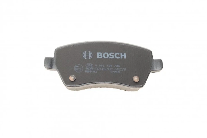 Комплект гальмівних колодок BOSCH 0 986 424 795 Renault Kangoo, Clio, Duster, Logan, Megane, Captur, Zoe; Dacia Duster, Logan; Nissan Note, Micra; Suzuki Swift D1060AX61F, 55810T62J00, 410608481R - изображение 2