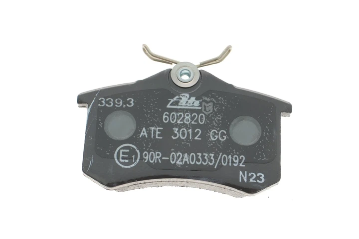 Комплект гальмівних колодок ATE 13046028202 Citroen C4; Volkswagen Passat, Caddy, Golf, EOS, Scirocco; Audi A4, A8, A3, A6, A1; Skoda Octavia, Roomster, Superb, Fabia 19374045, 2Q0698451C, 1K0698451J - Фото 4 Комплект гальмівних колодок ATE 13046028202 Citroen C4; Volkswagen Passat, Caddy, Golf, EOS, Scirocco; Audi A4, A8, A3, A6, A1; Skoda Octavia, Roomster, Superb, Fabia 19374045, 2Q0698451C, 1K0698451J - изображение 4