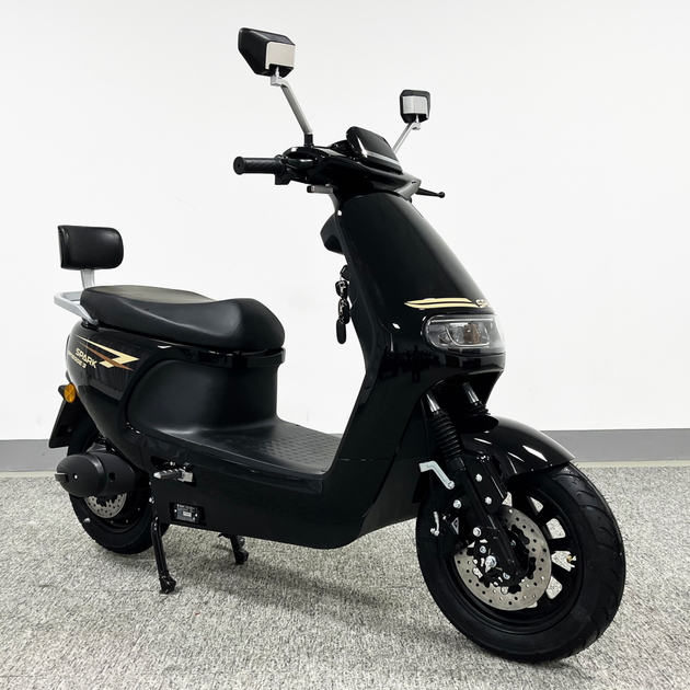 Електроскутер Spark SP1500E-3 (Чорний) - Фото 4 Електроскутер Spark SP1500E-3 (Чорний) - зображення 4