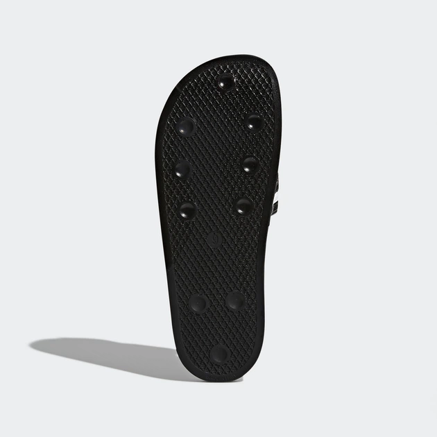 Пантолети adilette adidas 280647 36.5 (4 UK) чорний (4893980584594) - Фото 4 Пантолети adilette adidas 280647 36.5 (4 UK) чорний (4893980584594) - зображення 4
