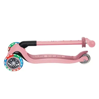 Самокат Globber Primo Foldable Lights колеса с подсветкой до 50 кг 3+ Пастельно-розовый (432-211-3) - Фото 7 Самокат Globber Primo Foldable Lights колеса с подсветкой до 50 кг 3+ Пастельно-розовый (432-211-3) - изображение 7