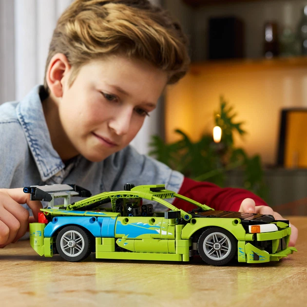 Zestaw klocków LEGO Technic Samochód Fast and Furious Mitsubishi Eclipse 827 elementów (42229) - obraz 6