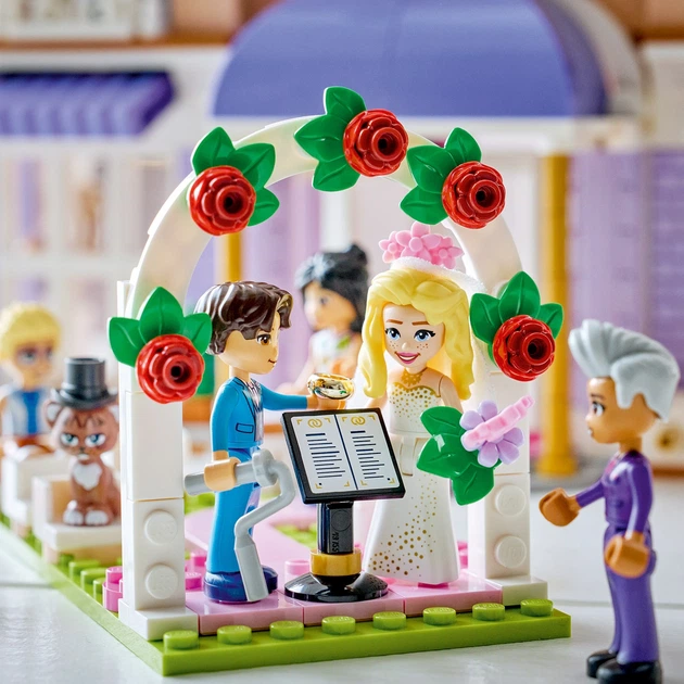 Zestaw klocków LEGO Friends Grand Hotel w mieście Heartlake 1406 elementów (42704) - obraz 7