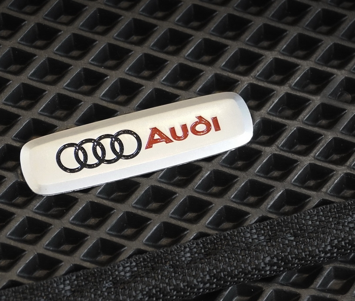 Шильдик на авто коврик ауди Audi - изображение 2