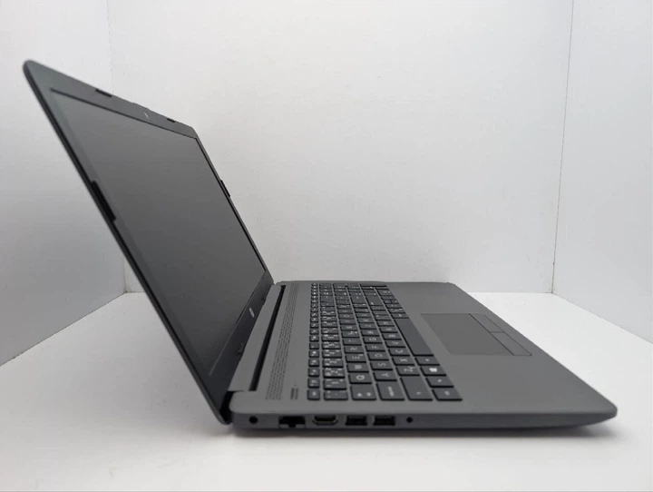 Ноутбук HP 255 G7 / 15.6" (1920x1080) TN / AMD Ryzen 3 3200U (2 (4) ядра по 2.6 - 3.5 GHz) / 8 GB DDR4 / 256 GB SSD / AMD Radeon Vega 3 Graphics / WebCam / DVD-ROM б/у - Фото 4 Ноутбук HP 255 G7 / 15.6" (1920x1080) TN / AMD Ryzen 3 3200U (2 (4) ядра по 2.6 - 3.5 GHz) / 8 GB DDR4 / 256 GB SSD / AMD Radeon Vega 3 Graphics / WebCam / DVD-ROM б/у - изображение 4