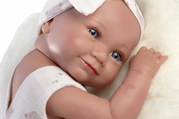 Lalka bobas winylowa Llorens Nica w białym śpiworku 40 cm (73814) - obraz 4