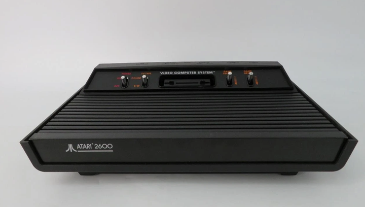 Консоль Atari 2600 Four Switch Darth Vader Black + Коробка Б/У - Фото 3 Консоль Atari 2600 Four Switch Darth Vader Black + Коробка Б/У - изображение 3