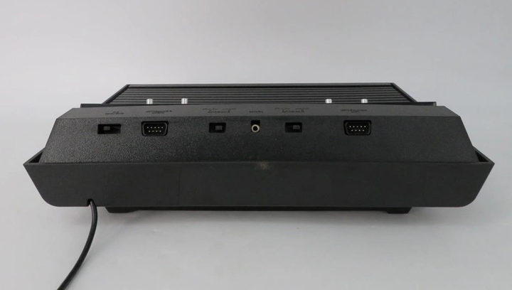 Консоль Atari 2600 Four Switch Darth Vader Black + Коробка Б/У - Фото 6 Консоль Atari 2600 Four Switch Darth Vader Black + Коробка Б/У - изображение 6