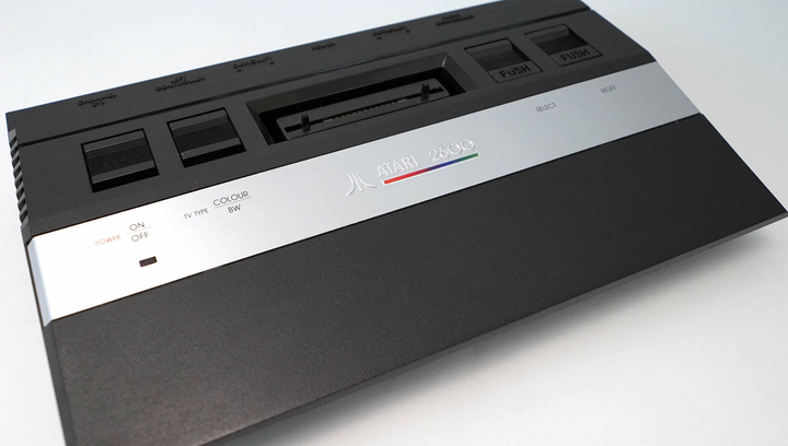 Консоль Atari 2600 Jr. Short Rainbow Black Без Геймпада Б/У - Фото 3 Консоль Atari 2600 Jr. Short Rainbow Black Без Геймпада Б/У - изображение 3