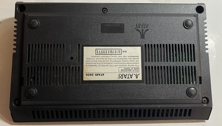 Консоль Atari 2600 Jr. Short Rainbow Black Без Геймпада Б/У - Фото 5 Консоль Atari 2600 Jr. Short Rainbow Black Без Геймпада Б/У - изображение 5