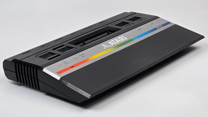 Консоль Atari 2600 Jr. Long Rainbow Black + Коробка Без Геймпада Б/У - Фото 4 Консоль Atari 2600 Jr. Long Rainbow Black + Коробка Без Геймпада Б/У - изображение 4