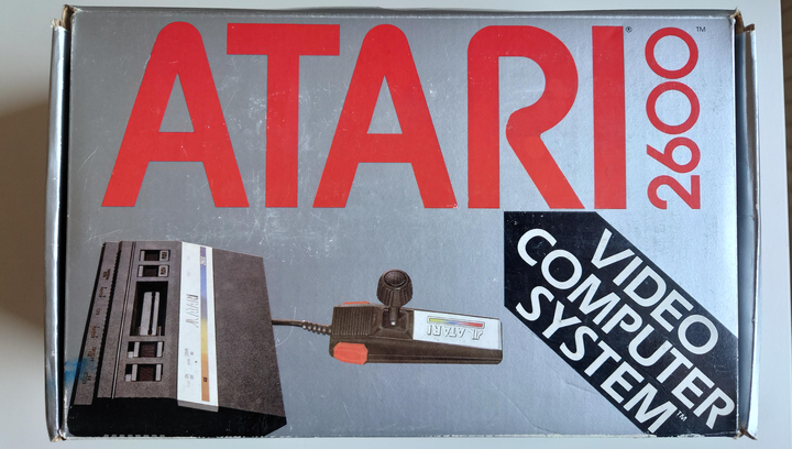 Консоль Atari 2600 Jr. Long Rainbow Black + Коробка Без Геймпада Б/У - Фото 6 Консоль Atari 2600 Jr. Long Rainbow Black + Коробка Без Геймпада Б/У - изображение 6