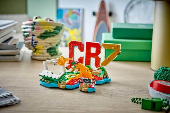 Конструктор LEGO Editions Football Криштиану Роналду – лучшие моменты футбольных матчей (43012) - Фото 7 Конструктор LEGO Editions Football Криштиану Роналду – лучшие моменты футбольных матчей (43012) - изображение 7