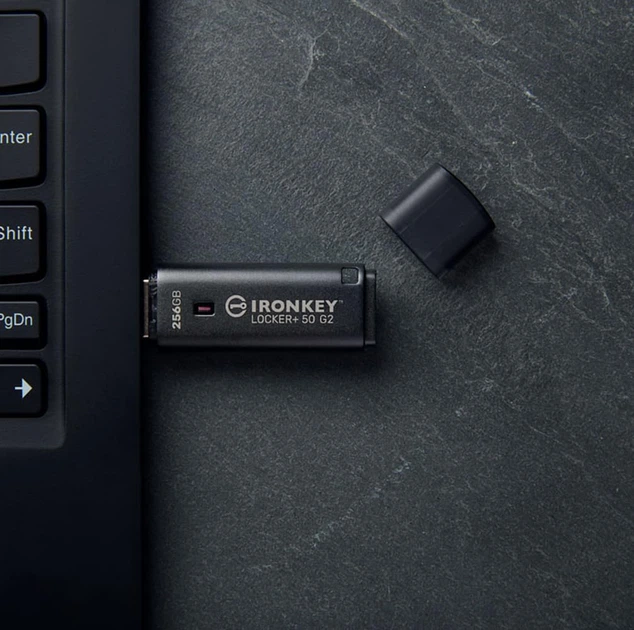Kingston Накопичувач Kingston 32GB USB 3.2 Type-A Gen1 IronKey Locker+ 50 G2 - Фото 5 Kingston Накопичувач Kingston 32GB USB 3.2 Type-A Gen1 IronKey Locker+ 50 G2 - изображение 5