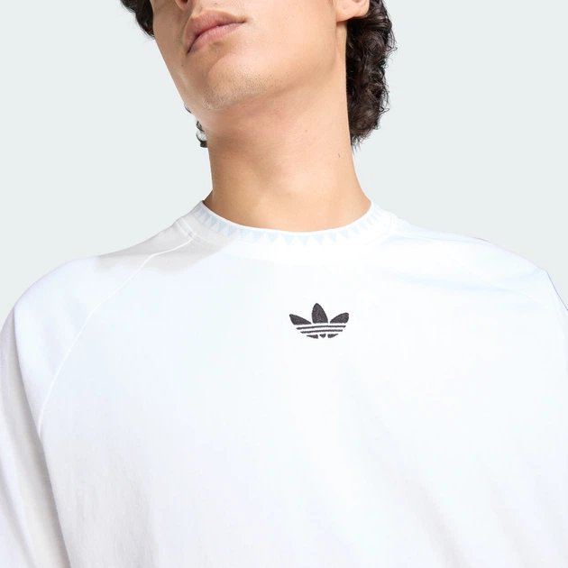 Мужская футболка CHEST STRIPES ENGINEERED COLLAR adidas KC6448 (XL) белый (4068822201322) - Фото 3 Мужская футболка CHEST STRIPES ENGINEERED COLLAR adidas KC6448 (XL) белый (4068822201322) - изображение 3