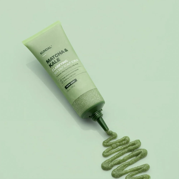 Сольовий пілінг Kundal Matcha & Kale Clarifying Sea Salt Scalp Herb Mint для шкіри голови 200 г - зображення 2