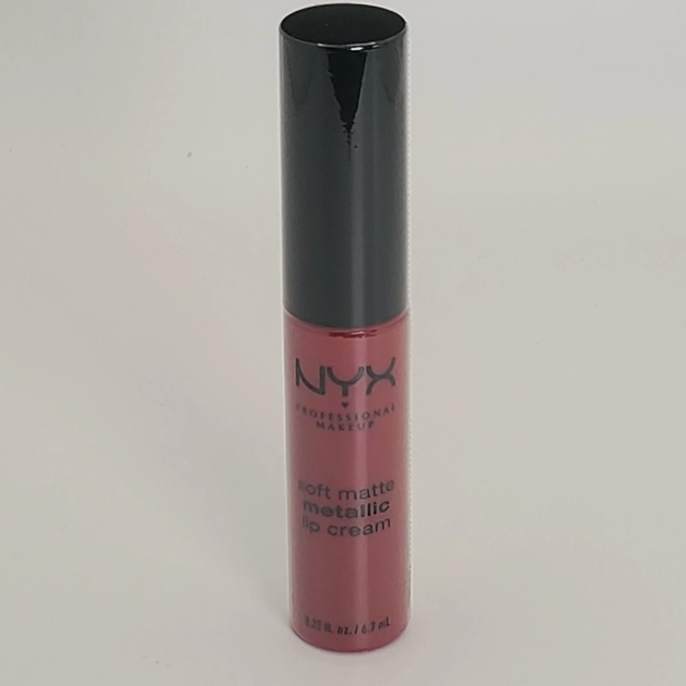 Жидкая помада с матовым финишем Nyx Soft Matte Lip Cream Monte Carlo SMLC10 глубокий красный 8 мл - изображение 4