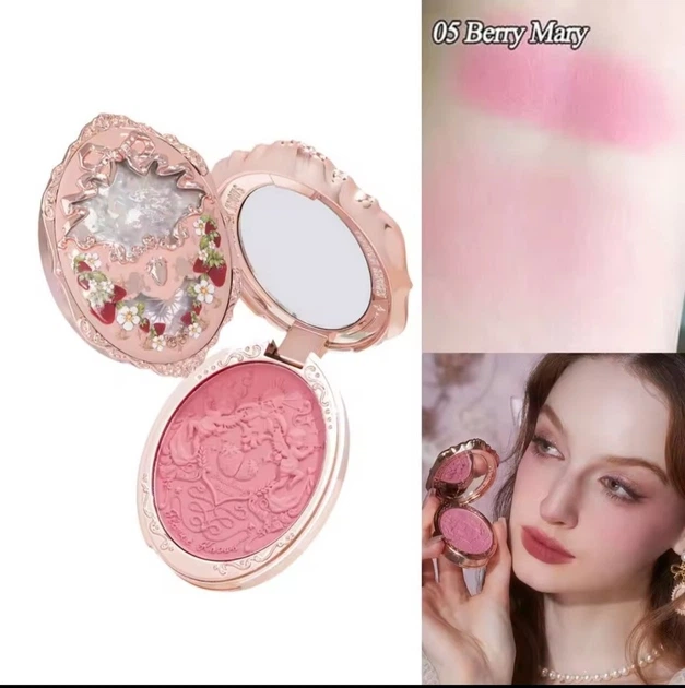 Румяна от Flower Knows Strawberry Rococo Embossed Blush (05 Berry Mary) - Фото 2 Румяна от Flower Knows Strawberry Rococo Embossed Blush (05 Berry Mary) - изображение 2