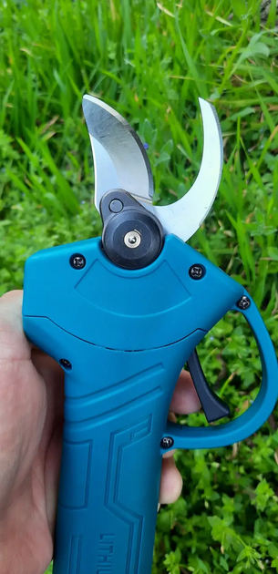 Аккумуляторный садовый секатор Crafting tools 24V + 2 аккумулятора в кейсе - изображение 5