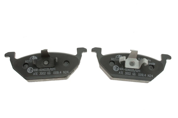 Комплект гальмівних колодок ATE 13046071112 Seat Ibiza, Toledo, Cordoba, Leon; Audi A3, A1; Skoda Roomster, Octavia, Fabia, Rapid, Kamiq; Volkswagen Golf, Jetta, Bora, Polo 1S0698151, 1S0698151C, 2Q0698151A - изображение 4
