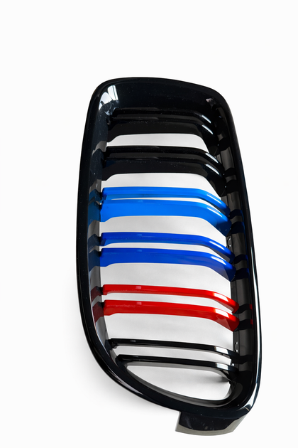 Решетки радиатора BMW 3 Series F30 F31 (2012–2018) глянцевые двухреберные M-style Триколор - изображение 2