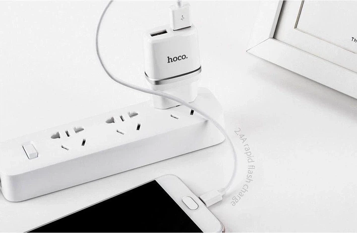 Мережевий зарядний пристрій HOCO C12 Smart dual USB charger 12W White - Фото 3 Мережевий зарядний пристрій HOCO C12 Smart dual USB charger 12W White - изображение 3