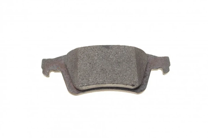 Гальмівні колодки BOSCH 0986494528 Volvo V40, C30, V50, S40; Mazda 3, 5; Opel Vectra; Jaguar XK, XF; Renault Laguna; Ford Focus, C-Max, Kuga; Citroen C5; Peugeot 508 C2Y32648Z, C2Y32348ZA, C2P17595 - зображення 5