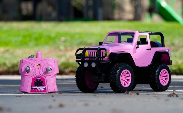 Машина на пульті керування рожева Girlmazing 1:16 Jeep Wrangler Jada 96991 - зображення 2