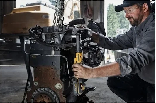 Grzechotka akumulatorowa DeWalt POWERSTACK 18 V 102 Nm z 2 akumulatorami 1.7 Ah (DCF510E2G-QW) - obraz 7