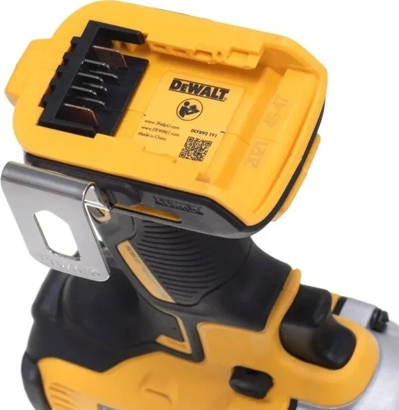 Акумуляторний ударний гайковерт DeWalt 18V XR 1/2" 812 Нм з 2 акумуляторами 5 Аг (DCF892P2T-QW) - зображення 8