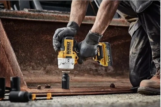 Акумуляторний ударний гайковерт DeWalt POWERSTACK 18V 1/2" 1626 Нм з 2 акумуляторами 5 Аг (DCF961H2T-QW) - зображення 6