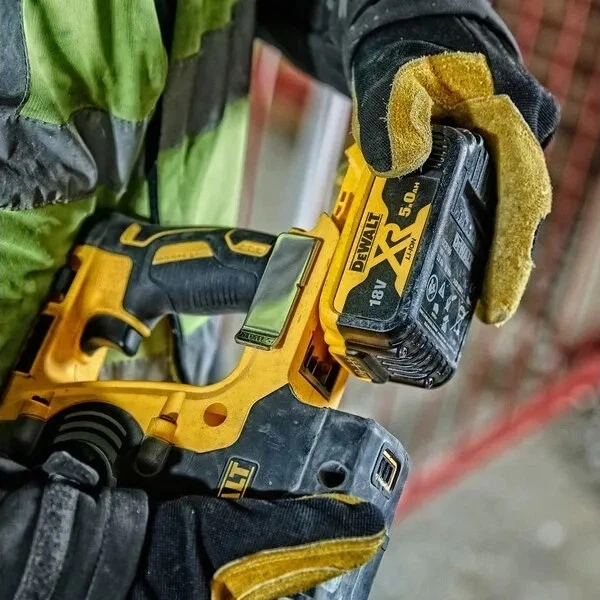 Перфоратор акумуляторний DeWalt SDS-Plus 18 В з 2 акумуляторами 5 Аг (DCH274P2T-QW) - зображення 4