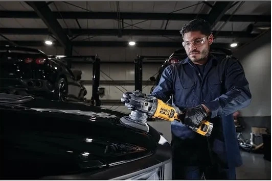 Акумуляторна ротаційна полірувальна машина DeWalt 18V XR 125 мм з 2 акумуляторами 5 Аг (DCM848P2-QW) - зображення 4