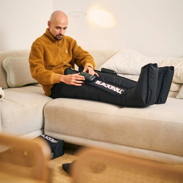 Компресійний масажер чоботи для ніг BLACKROLL® COMPRESSION BOOTS 2.0 - Фото 5 Компресійний масажер чоботи для ніг BLACKROLL® COMPRESSION BOOTS 2.0 - изображение 5