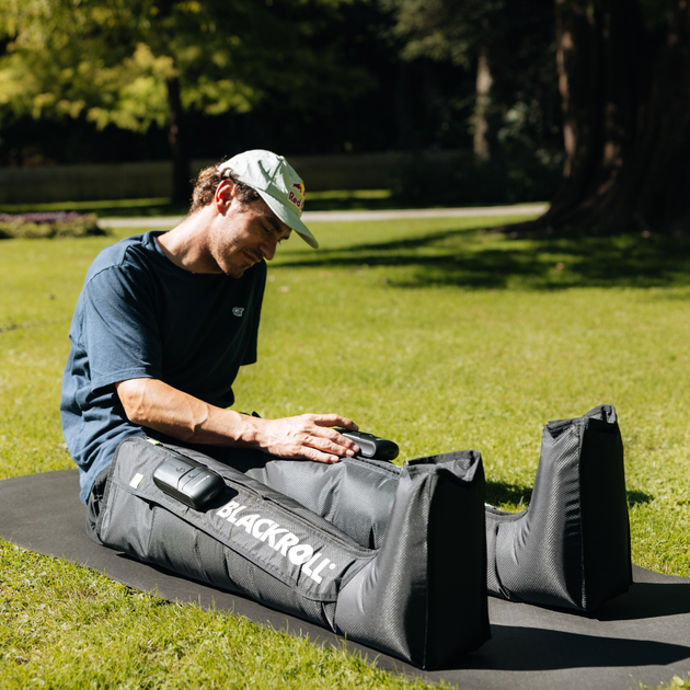 Компресійний масажер чоботи для ніг BLACKROLL® COMPRESSION BOOTS 2.0 - Фото 6 Компресійний масажер чоботи для ніг BLACKROLL® COMPRESSION BOOTS 2.0 - изображение 6