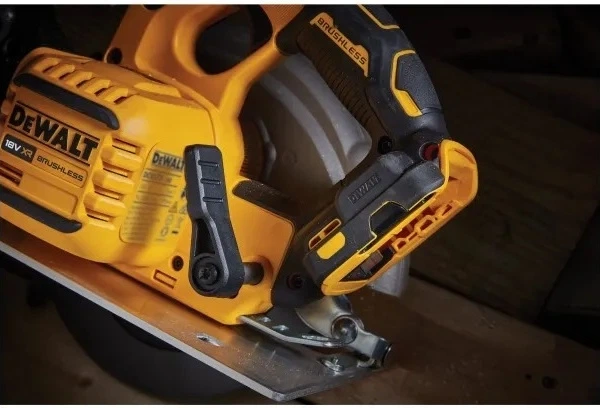 Акумуляторна циркулярна пила DeWalt 18V XR FLEXVOLT ADVANTAGE 190 мм без акумулятора та зарядного пристрою (DCS573NT-XJ) - зображення 14