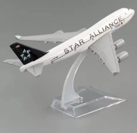 Колекційна металева лита модель пасажирського літака 1:400 Boeing 747 THAI Star Alliance 16 см - Фото 2 Колекційна металева лита модель пасажирського літака 1:400 Boeing 747 THAI Star Alliance 16 см - зображення 2