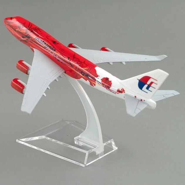 Колекційна металева лита модель пасажирського літака 1:400 Boeing 747 Malaysia Airlines 16 см - Фото 3 Колекційна металева лита модель пасажирського літака 1:400 Boeing 747 Malaysia Airlines 16 см - зображення 3