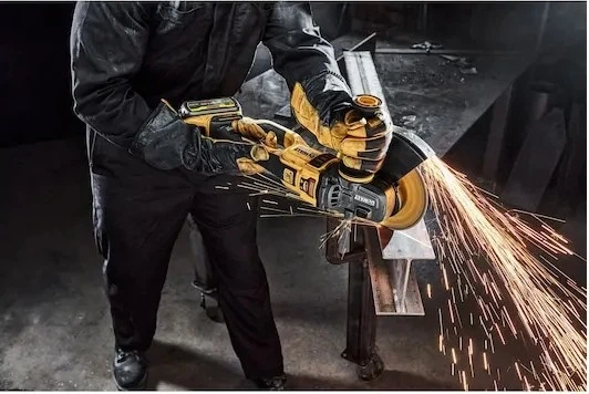 Акумуляторна кутова шліфувальна машина DeWalt 54V FlexVolt 230 мм з 2 акумуляторами 9 Аг (DCG460X2-QW) - зображення 7