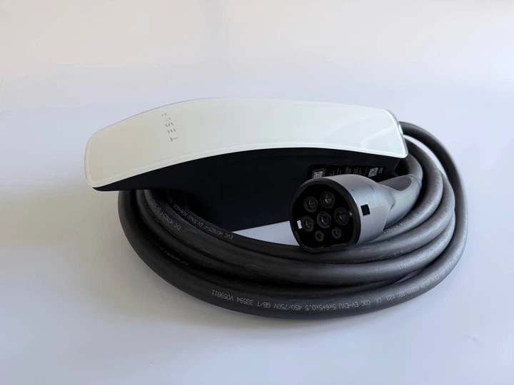 Домашня станція Tesla Wall Connector Gen 3 Європа ( 22 кВт ) - Фото 5 Домашня станція Tesla Wall Connector Gen 3 Європа ( 22 кВт ) - зображення 5