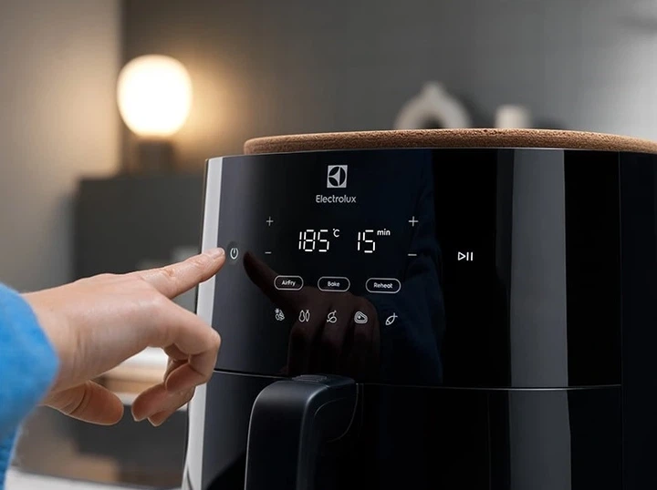 Мультипіч Electrolux 1500Вт, чаша-5л, сенсорне керування, 5 авто. програм, пластик, чорний (00108844) - зображення 2