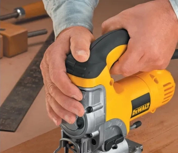 Пила лобзикова мережева DeWalt 701 Вт (DW331KT-QS) - зображення 4