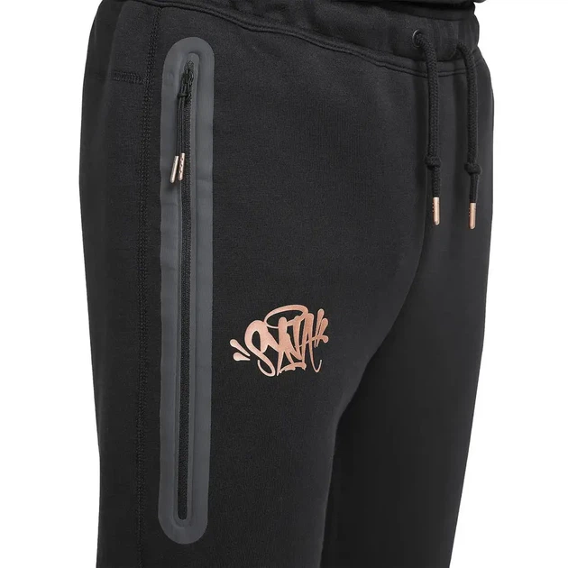 Штаны Nike Tech Fleece x Central Cee x Syna World в чёрном цвете (M) - Фото 8 Штаны Nike Tech Fleece x Central Cee x Syna World в чёрном цвете (M) - изображение 8