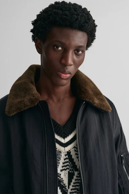 Чоловічий чорний бомбер OVERSIZED FLIGHT BOMBER JACKET Gant L 7006363 - Фото 4 Чоловічий чорний бомбер OVERSIZED FLIGHT BOMBER JACKET Gant L 7006363 - изображение 4