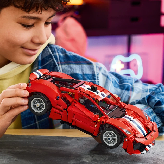 Конструктор LEGO Technic Автомобіль Ferrari 488 PISTA 882 деталі (42235) - зображення 7