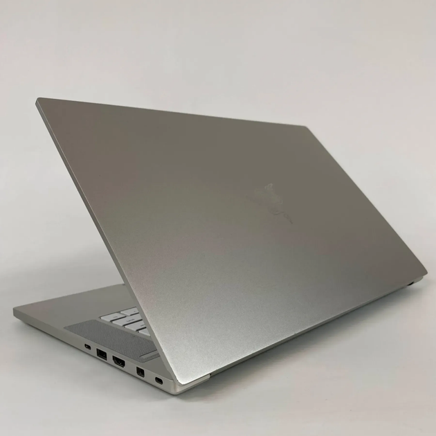 Ігровий ноутбук Б-клас Razer Blade 15 / 15.6" (1920x1080) IPS / Intel Core i7-8750H (6 (12) ядер по 2.2 - 4.1 GHz) / 32 GB DDR4 / 1000 GB SSD / nVidia GeForce RTX 2060, 6 GB GDDR6, 192-bit / WebCam б/в + Подарунок Бездротова миша / USB - зображення 7