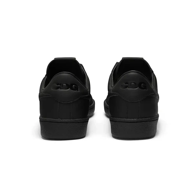 Чорні шкіряні кросівки Comme des Garçons x Tennis Classic Black FN2249-001 чоловічі кежуал Розмір 49.5 - Фото 4 Чорні шкіряні кросівки Comme des Garçons x Tennis Classic Black FN2249-001 чоловічі кежуал Розмір 49.5 - зображення 4