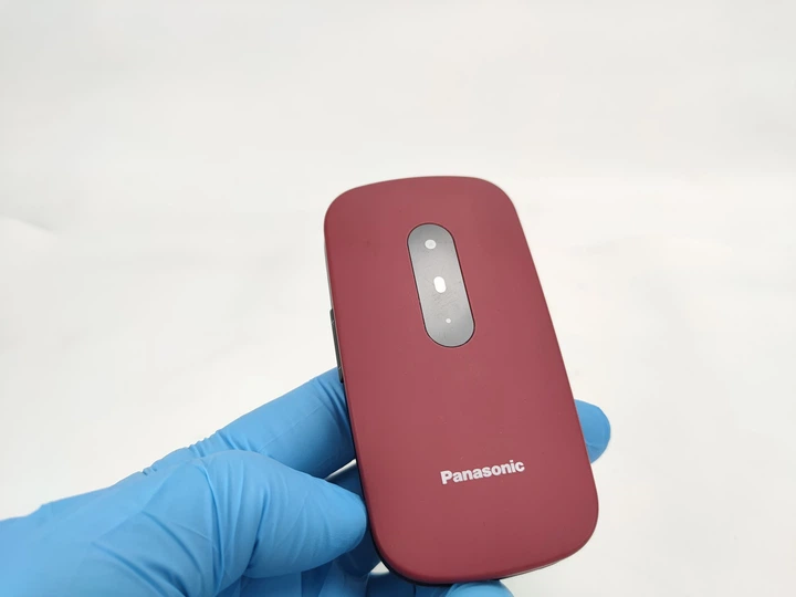 Телефон 2.4" Panasonic KX-TU446EXR / 2G / 1-SIM / Bluetooth / FM / Камера 0.3Мп / 1000мАг / Кнопка підтримки / Англійська мова / Red k6 - Фото 9 Телефон 2.4" Panasonic KX-TU446EXR / 2G / 1-SIM / Bluetooth / FM / Камера 0.3Мп / 1000мАг / Кнопка підтримки / Англійська мова / Red k6 - зображення 9