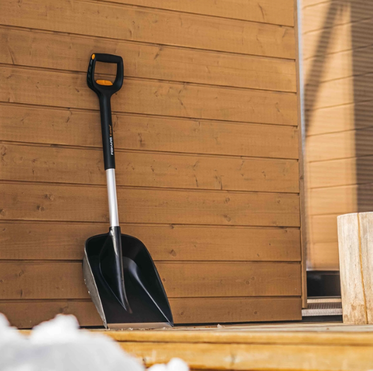 Телескопічна автомобільна лопата для снігу Fiskars X-series ™ 1057187 - Фото 9 Телескопічна автомобільна лопата для снігу Fiskars X-series ™ 1057187 - изображение 9