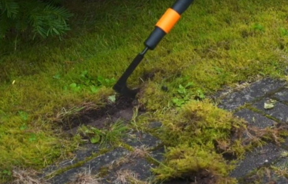 Тяпка для збирання трави на доріжці патіо Fiskars QuikFit™ 136521 (1000687) - зображення 4